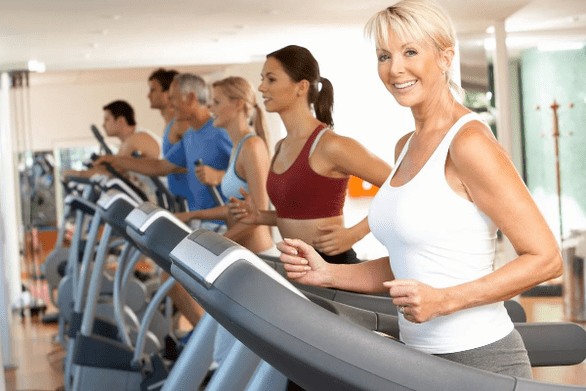 El entrenamiento cardiovascular en cinta te ayudará a perder peso en la zona abdominal y laterales