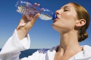 Beba agua si sigue una dieta perezosa