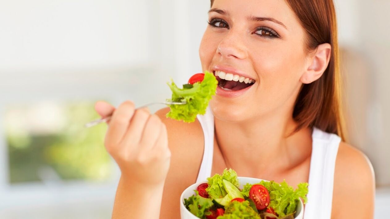 Comer ensalada verde si sigue una dieta perezosa